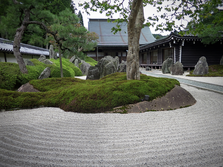 Zen garden at Fukuchiin shukubo