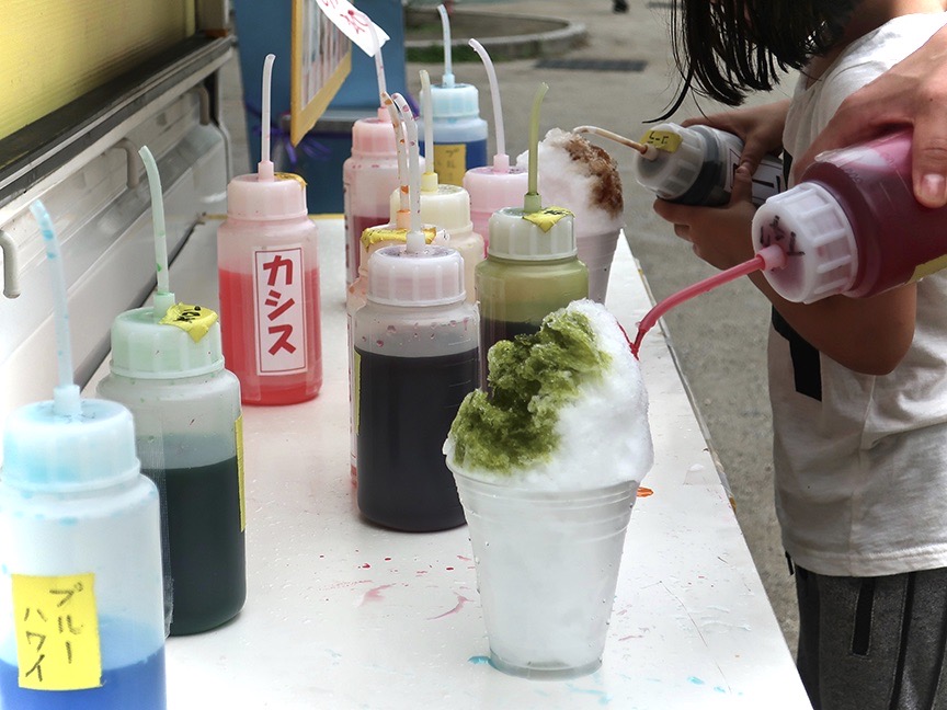 Making your own shave ice at the Edogawa Goldfish Festival