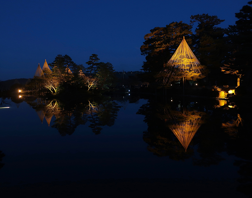 Kenroku-en garden in Kanazawa lit up at night