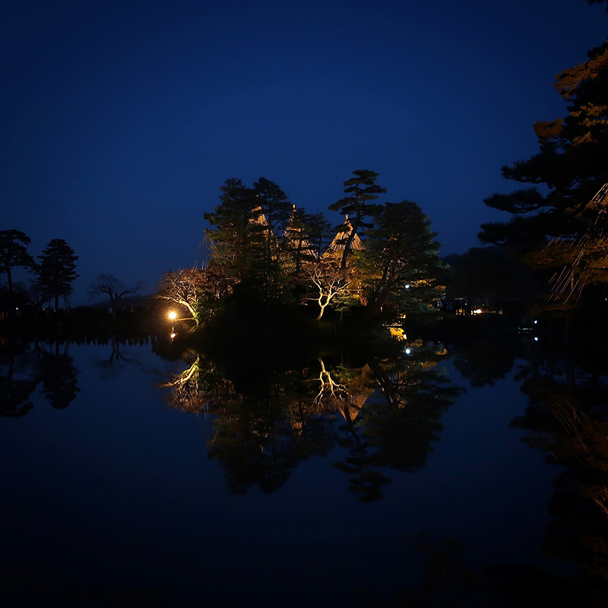 Kenroku-en garden in Kanazawa lit up at night