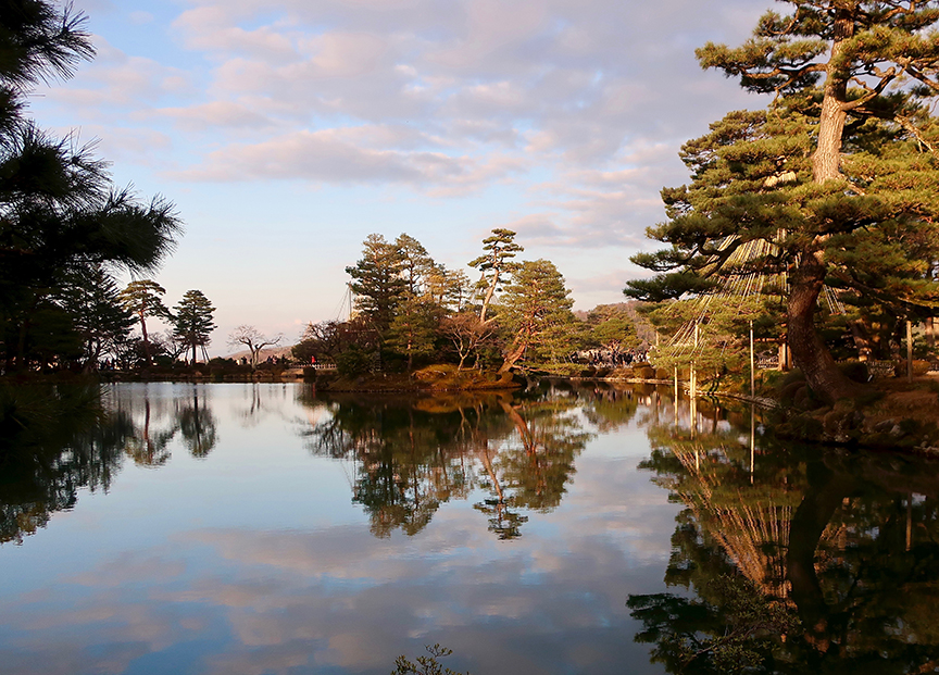 Kenroku-en garden in Kanazawa pond in late afternoon