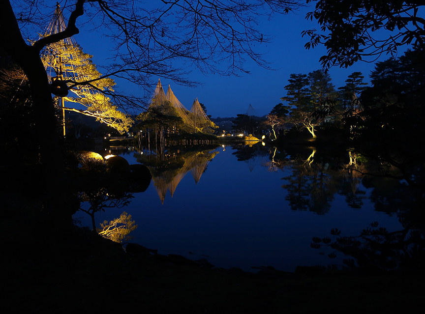 Kenroku-en garden in Kanazawa lit up at night