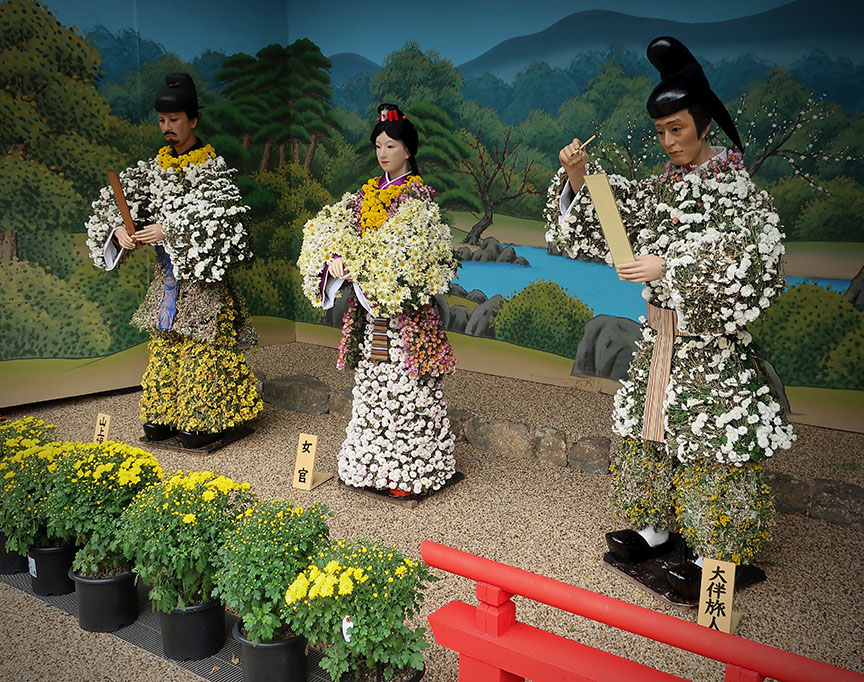 Kiku ningyo samurai figures made of bonsai chrysanthemums at Yushima Shrine