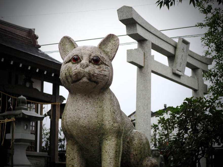 Cat figure at the lost cat shrine Tachikawa Suitengu