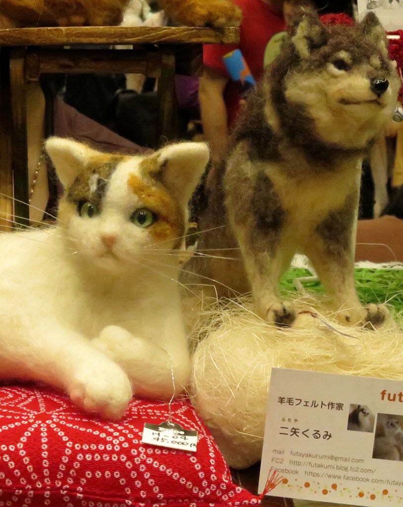 Felted cat and dog portraits by Futakurumi at Design Festa in Tokyo 