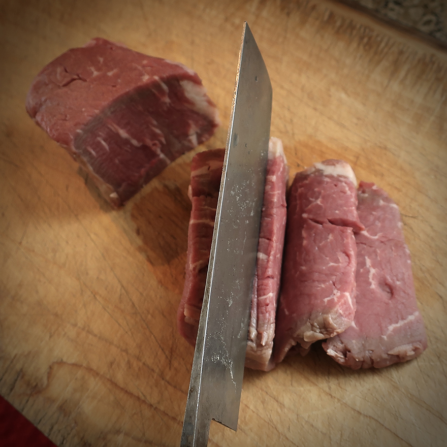 Slicing steak for yakiniku