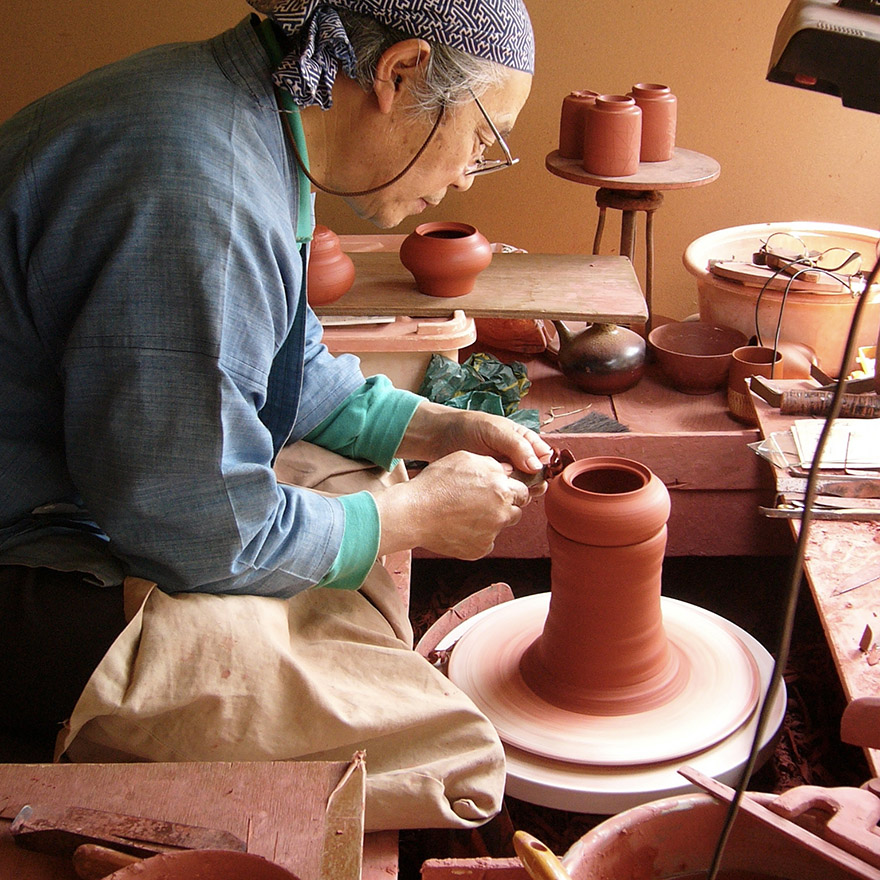 Potter making Sado Island pottery