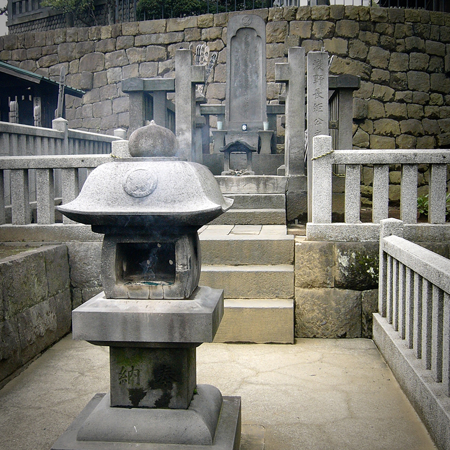 The grave site of Lord Asano