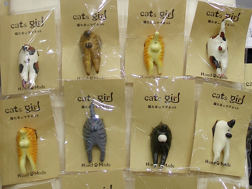 Tomcat butt refrigerator magnets at Design Festa
