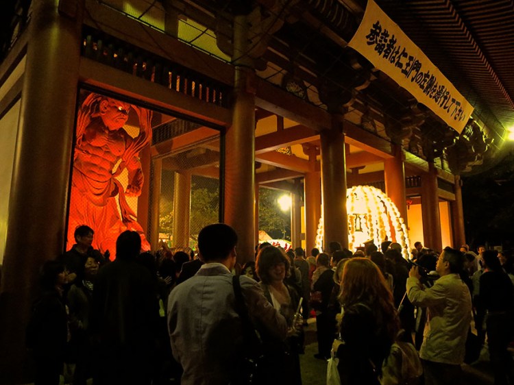 Pagoda going into the grand gate at Ikegami Honmon-ji temple in Tokyo at the Oeshiki Ikegami festival