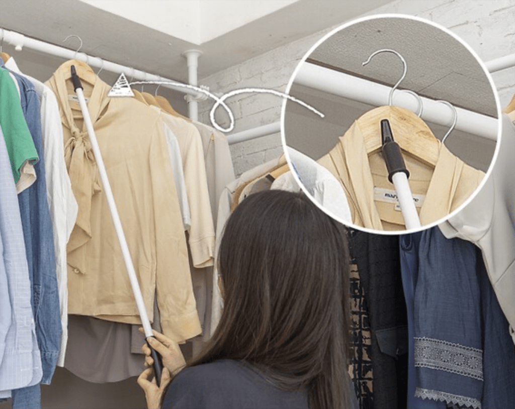 Tool for hanging up clothes