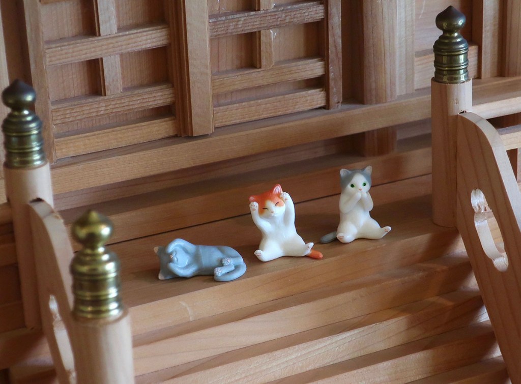 Set of three see-no-evil, hear-no-evil, speak-no-evil cat gachapon capsule toys